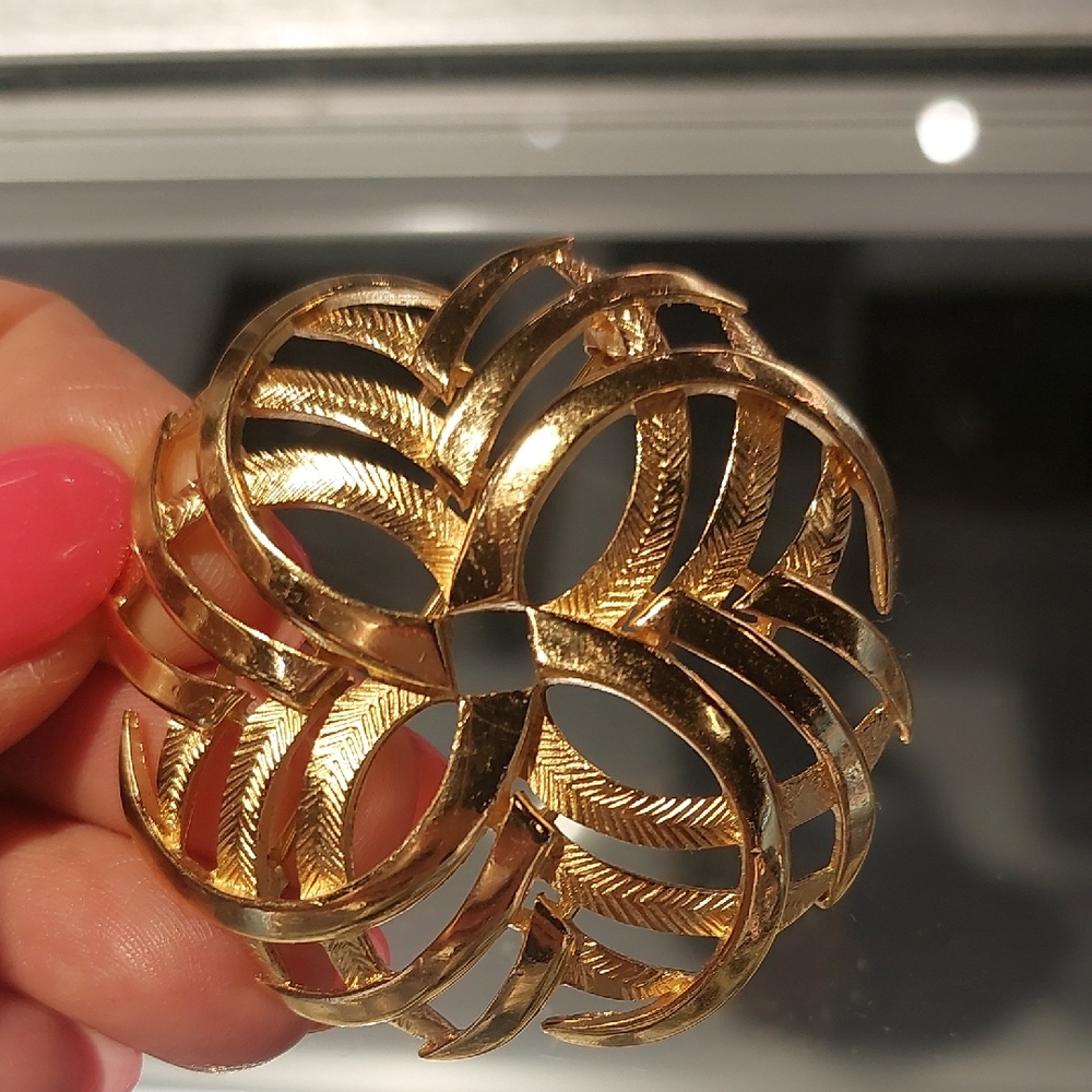 Vintage Trifari Brooch